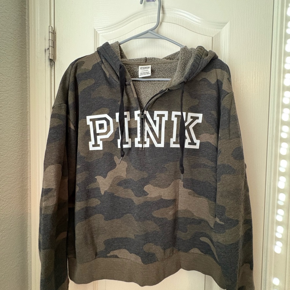 PINK Victoria's Secret Gray Fleece Jacket- Camo